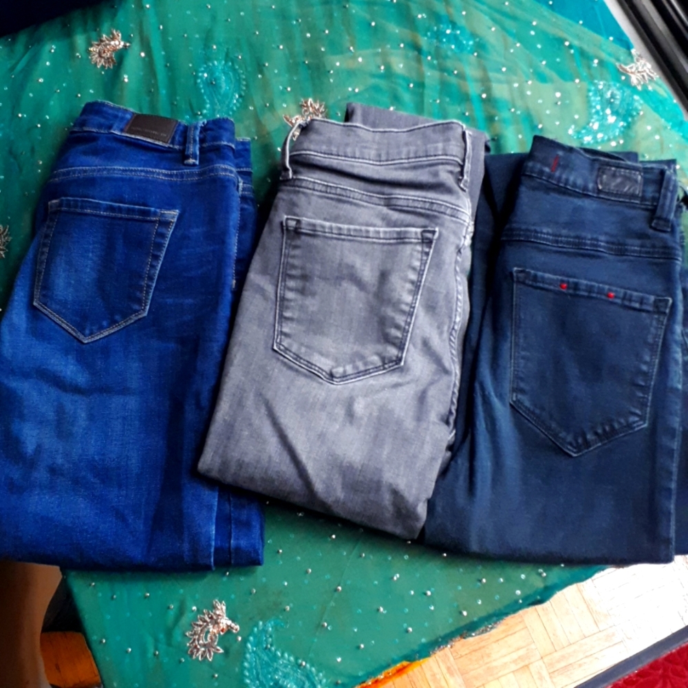 3 pairs of Jean's gap blue notes bdg